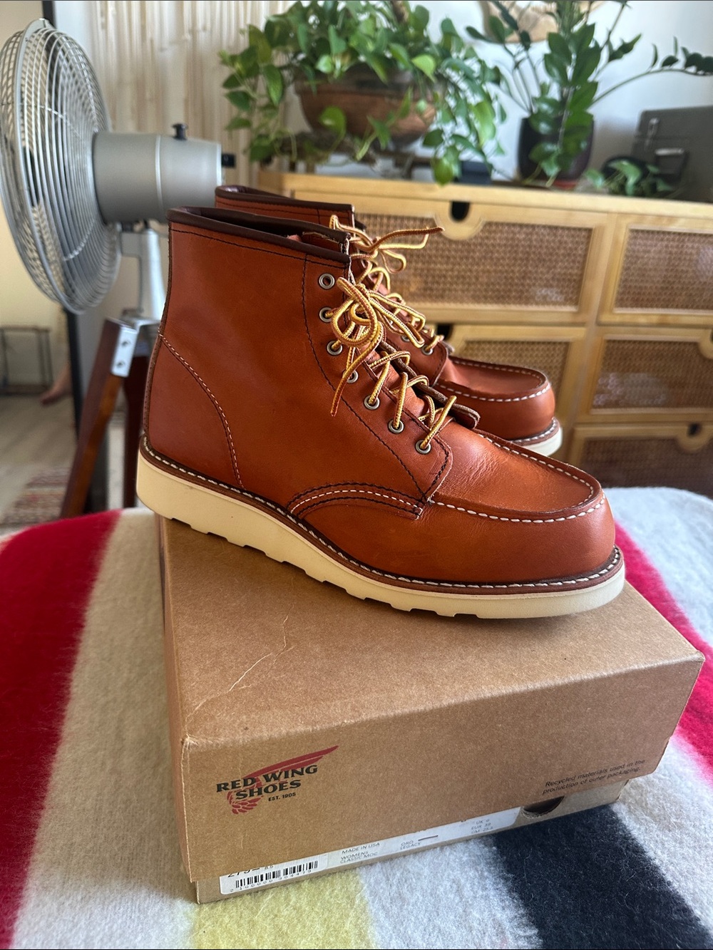 Red Wing 6 inch classic Moc 8.5 women’s
